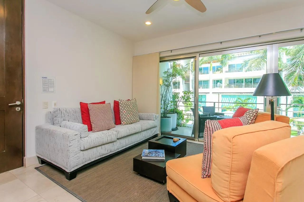 3-Level Condo With A Private Balcony & Rooftop Lounge Playa del Carmen