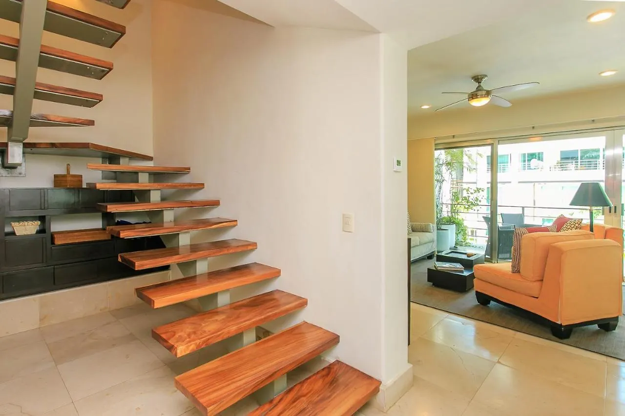 3-Level Condo With A Private Balcony & Rooftop Lounge Playa del Carmen Apartment