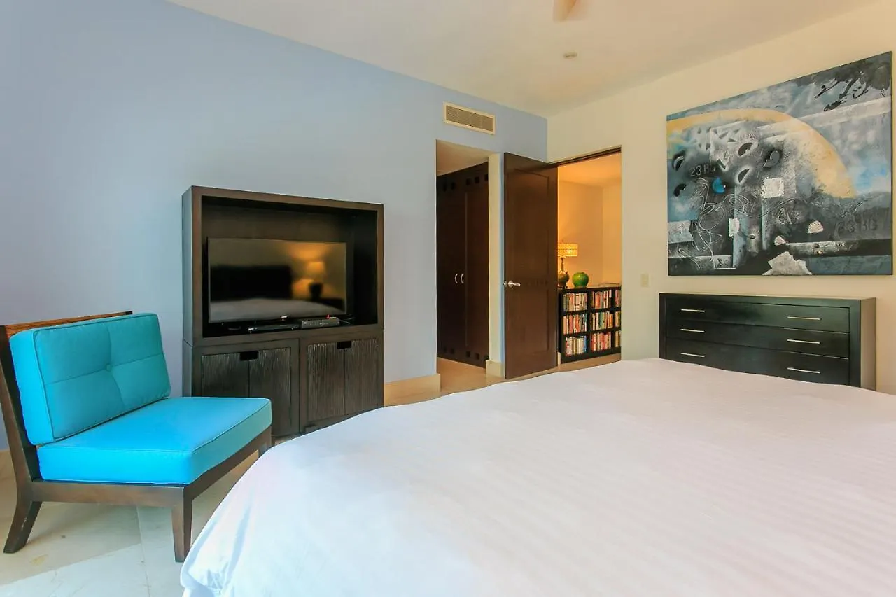3-Level Condo With A Private Balcony & Rooftop Lounge Playa del Carmen Mexico