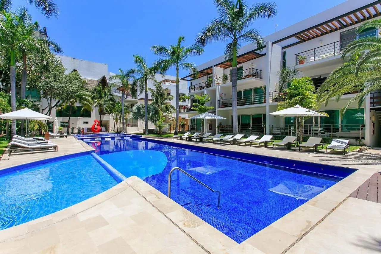 3-Level Condo With A Private Balcony & Rooftop Lounge Playa del Carmen Apartment