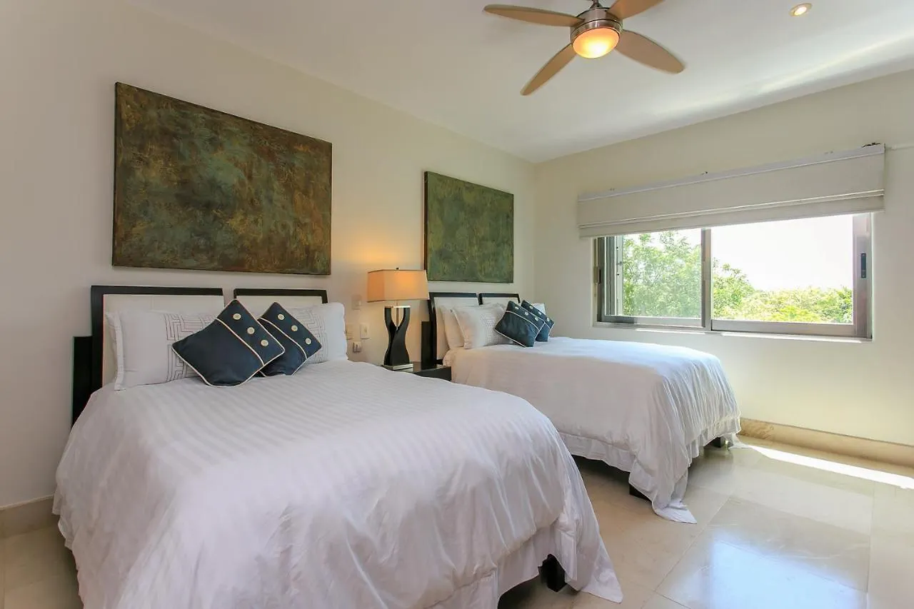 3-Level Condo With A Private Balcony & Rooftop Lounge Playa del Carmen