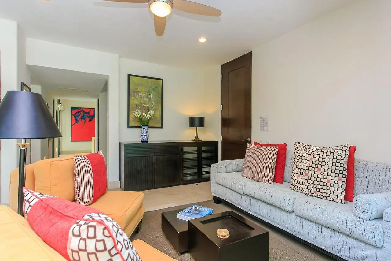 Apartment 3-Level Condo With A Private Balcony & Rooftop Lounge Playa del Carmen