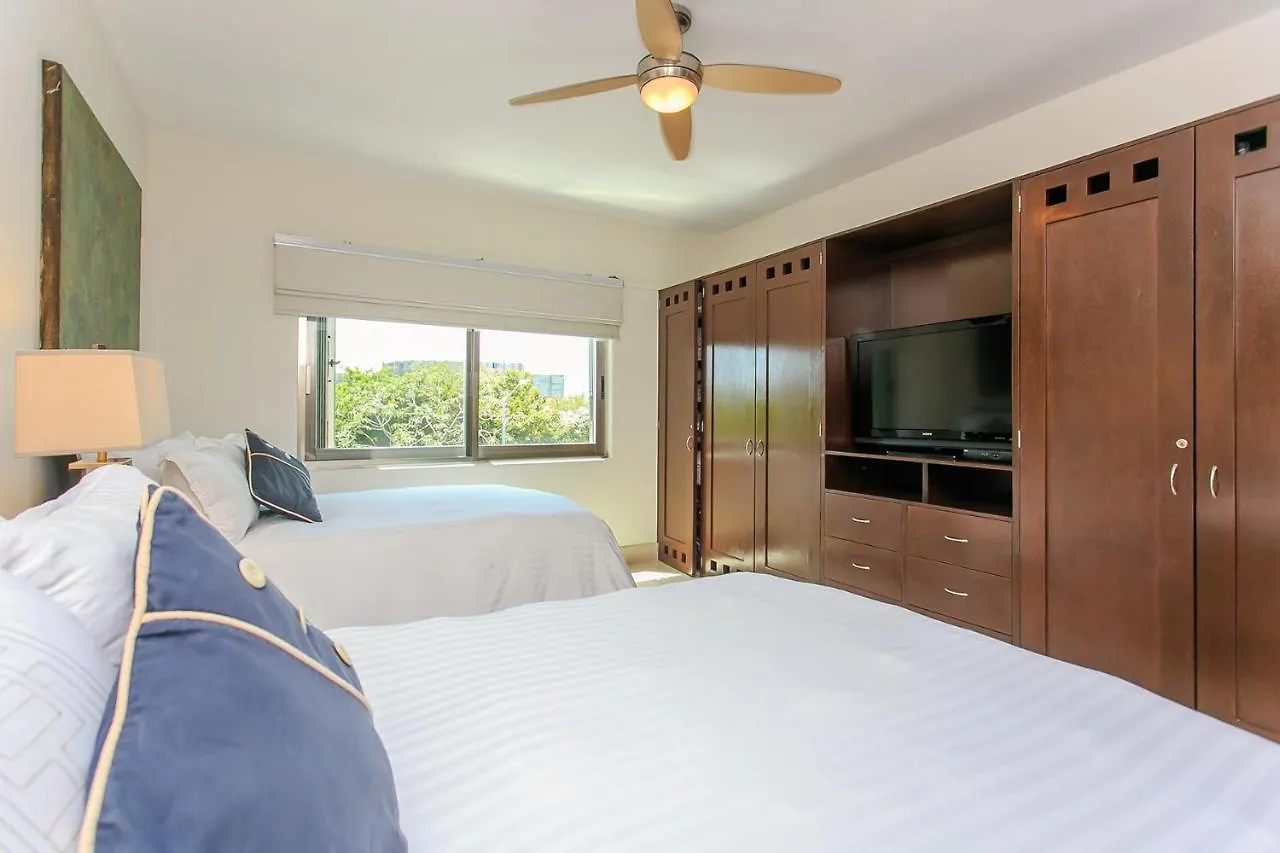 3-Level Condo With A Private Balcony & Rooftop Lounge Playa del Carmen