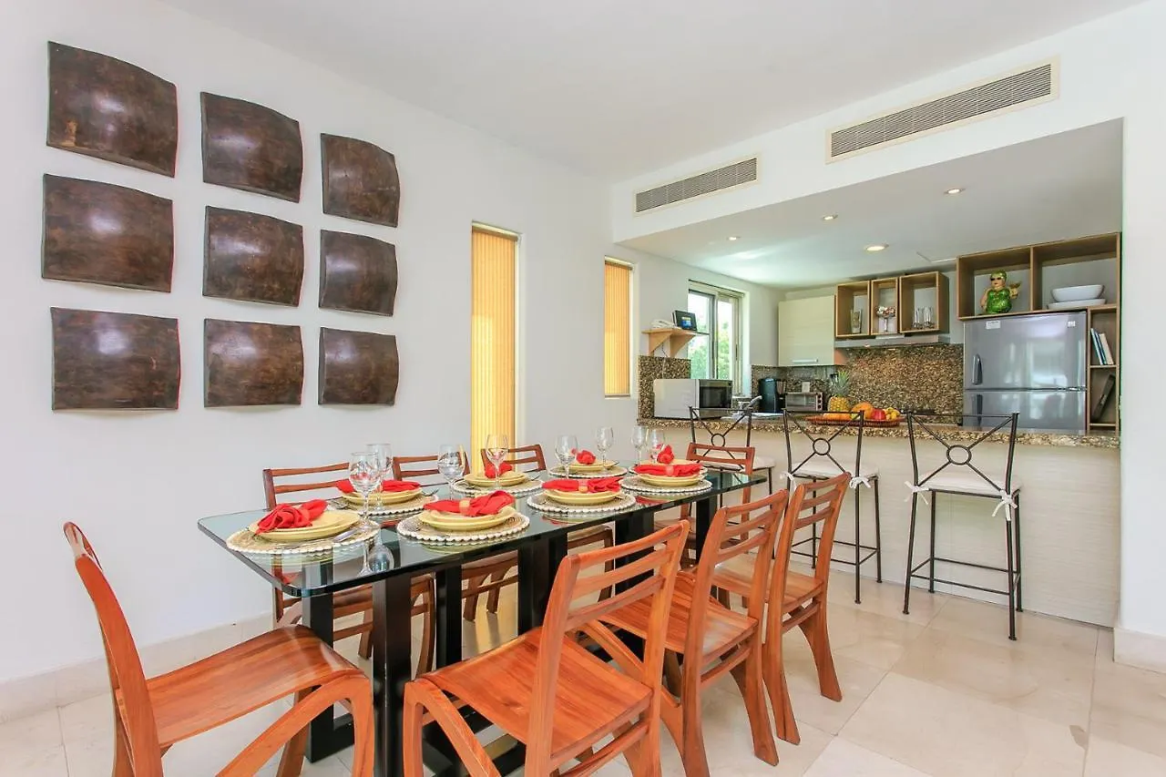 Apartment 3-Level Condo With A Private Balcony & Rooftop Lounge Playa del Carmen