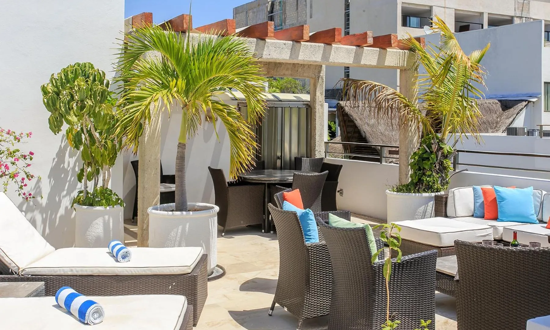Apartment 3-Level Condo With A Private Balcony & Rooftop Lounge Playa del Carmen